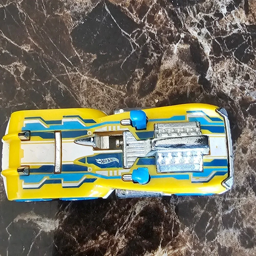Hot Wheels Semi-Psycho Yellow Blue 6-Wheel Racing Truck 2005 Mattel Diecast